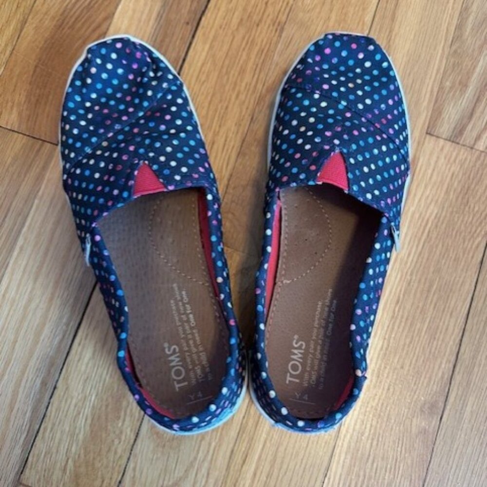 Toms with polka dots